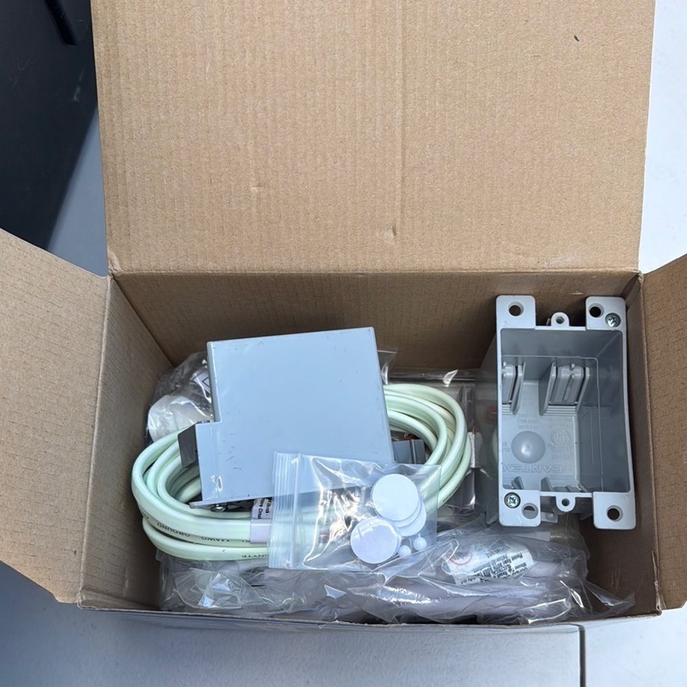 NIB Open Box DataComm Flat Panel TV Cable Organizer Kit 50-3323-WH-KIT - Picture 5 of 5